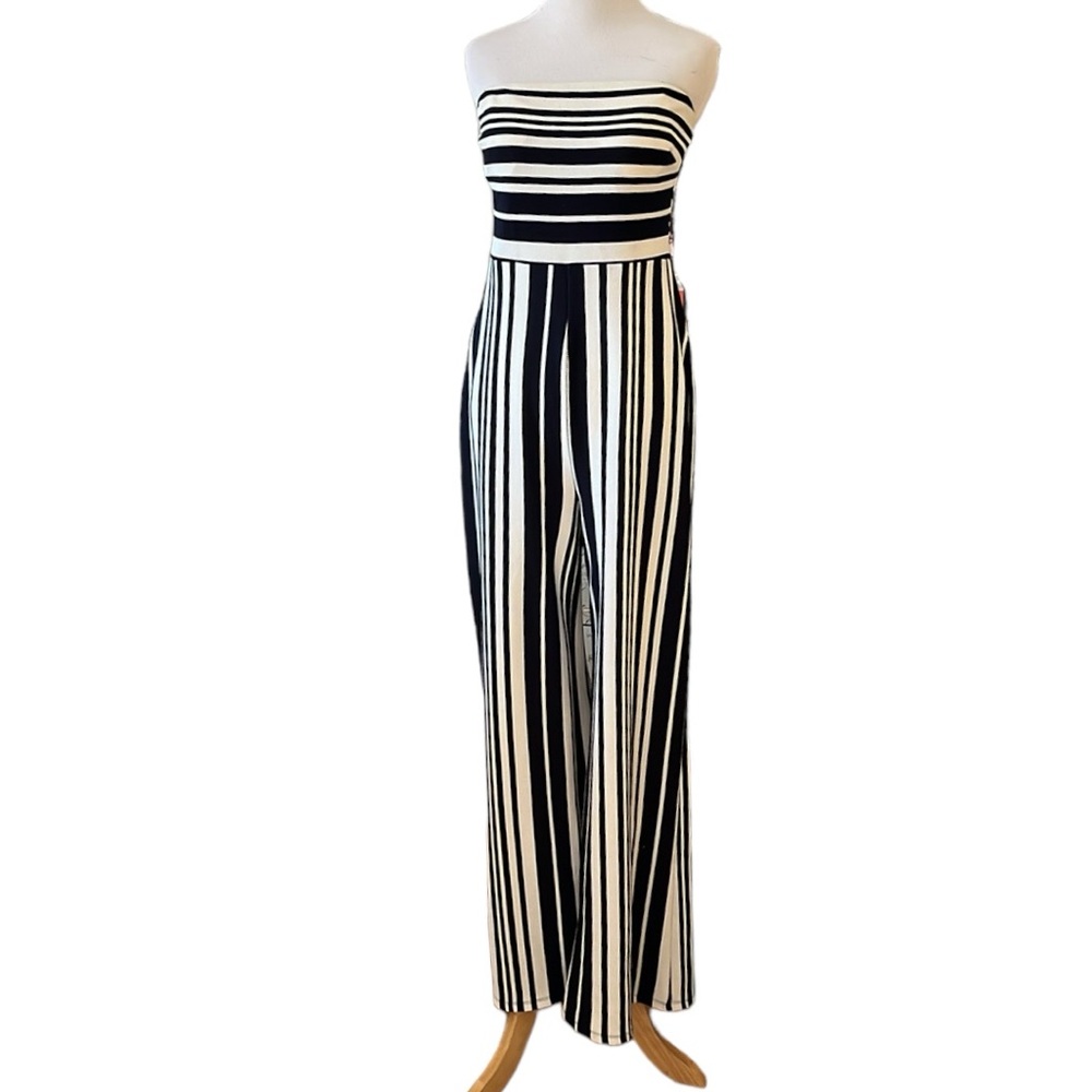 FOREVER 21 STRAPLESS STRIPED WIDE LEG JUMPSUIT BLUE AND WHITE SIZE MEDIUM
